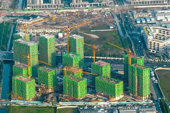 百米高空的“独舞者”：塔吊操作手的真实工作状态